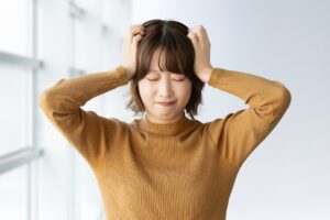 考えている女性